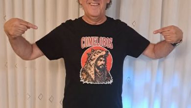 Paco López Mengual con la camiseta de comelobos su nuevo libroImagen de Codex 3 oct 2026, 14_27_10 (1)