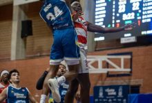 jugador Molina basket encestando jugada en el aire (1)