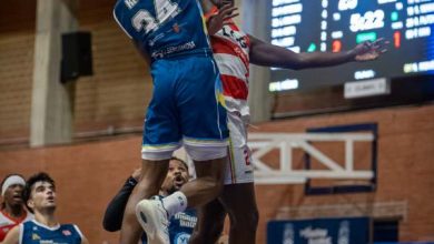 jugador Molina basket encestando jugada en el aire (1)