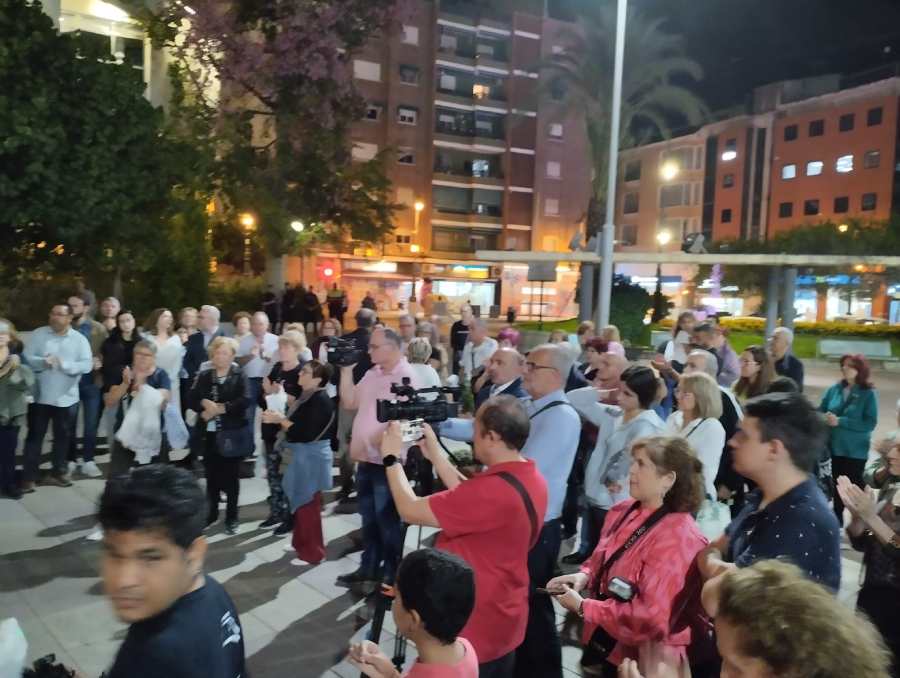 vecinos en minuto de silencio accidente ferroviario toledo